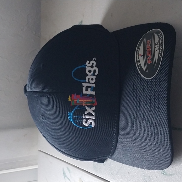 Six Flags Hat Fitted - Picture 1 of 4